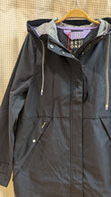Lade das Bild in den Galerie-Viewer, Mantel mit Teflonbeschichtung, Street One