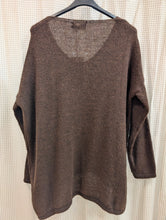 Lade das Bild in den Galerie-Viewer, Strickpullover mit V- Ausschnitt , Made in Italy