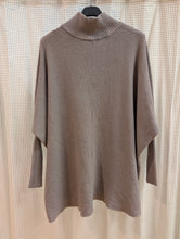 Lade das Bild in den Galerie-Viewer, Strickpullover mit Schildkrötkragen