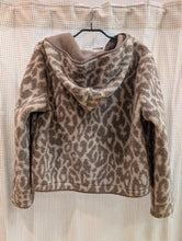 Lade das Bild in den Galerie-Viewer, Teddy Jacke mit Leoprint , Street One