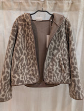 Lade das Bild in den Galerie-Viewer, Teddy Jacke mit Leoprint , Street One