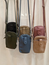 Lade das Bild in den Galerie-Viewer, Handytasche mit Schnalle aus Leder