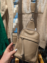 Lade das Bild in den Galerie-Viewer, Handytasche