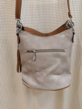 Lade das Bild in den Galerie-Viewer, Umhängetasche