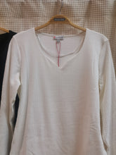Lade das Bild in den Galerie-Viewer, Shirt mit Herzausschnitt , Street One
