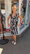 Lade das Bild in den Galerie-Viewer, Viscosekleid mit Zebraprint, Street One
