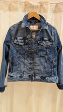 Lade das Bild in den Galerie-Viewer, Jeansjacke ,medium blue Street One
