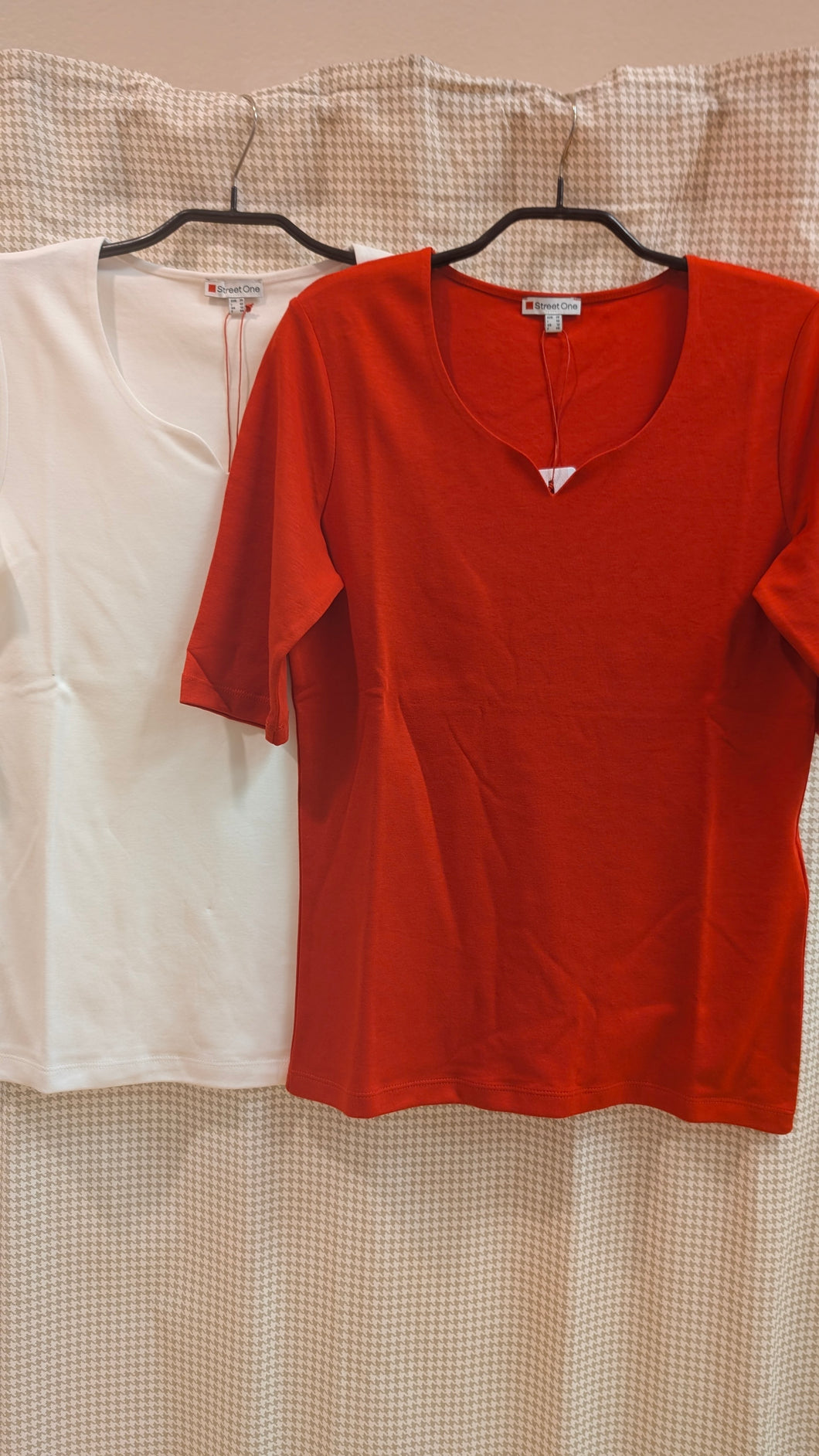 T-Shirt mit Herzausschnitt Style Ada , Street one