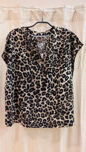 Lade das Bild in den Galerie-Viewer, Bluse Kurzarm mit Leoprint , Street One
