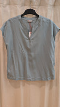 Lade das Bild in den Galerie-Viewer, Shirtbluse with splitneck, Street One
