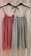 Lade das Bild in den Galerie-Viewer, Kleid Selected Touch , Made in Italy
