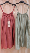 Lade das Bild in den Galerie-Viewer, Kleid Selected Touch , Made in Italy
