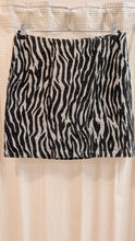 Lade das Bild in den Galerie-Viewer, Zebra Jacquard Rock , Street One
