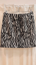 Lade das Bild in den Galerie-Viewer, Zebra Jacquard Rock , Street One
