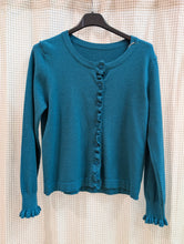 Lade das Bild in den Galerie-Viewer, Rüschenstrickjacke , Made in Italy

