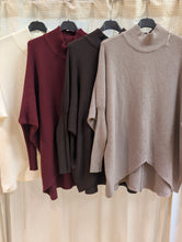 Lade das Bild in den Galerie-Viewer, Strickpullover mit Schildkrötkragen
