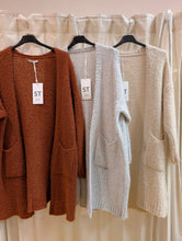 Lade das Bild in den Galerie-Viewer, Lange Grobstrickjacke , Made in Italy
