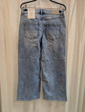 Lade das Bild in den Galerie-Viewer, High Waist Wide Leg Jeans , Street One
