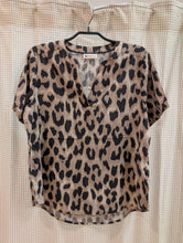 Lade das Bild in den Galerie-Viewer, Bluse mit Leoprint , Street One
