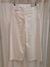 Lade das Bild in den Galerie-Viewer, High Waist Wide Leg Jeans , Street One
