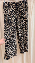 Lade das Bild in den Galerie-Viewer, Hose Emee Wide Leg im Leoprint , Street One
