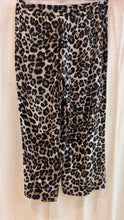 Lade das Bild in den Galerie-Viewer, Hose Emee Wide Leg im Leoprint , Street One
