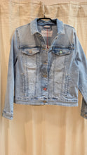 Lade das Bild in den Galerie-Viewer, Jeansjacke in hellblau , Street One
