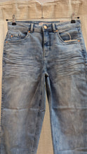 Lade das Bild in den Galerie-Viewer, Barrel Leg Jeans ,Style Karlie ,Street One
