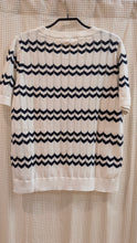 Lade das Bild in den Galerie-Viewer, Kurzarm-Pullover mit Zick-Zack-Muster
