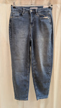 Lade das Bild in den Galerie-Viewer, Barrel -Jeans mit feinen Streifen, Street One

