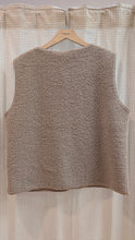 Lade das Bild in den Galerie-Viewer, Teddyfellweste ,FRGWYNNE WA3 ,Fransa
