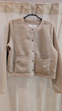 Lade das Bild in den Galerie-Viewer, Teddyfelljacke im Chanelstyle ,Street One
