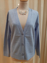 Lade das Bild in den Galerie-Viewer, Strickjacke mit 3 Knöpfen, Street One

