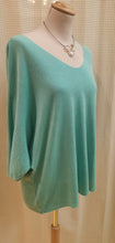 Lade das Bild in den Galerie-Viewer, Leichter Oversize Pulli mit 3/4 Arm, Julia Wang

