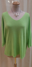 Lade das Bild in den Galerie-Viewer, Leichter Oversize Pulli mit 3/4 Arm, Julia Wang
