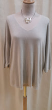 Lade das Bild in den Galerie-Viewer, Leichter Oversize Pulli mit 3/4 Arm, Julia Wang
