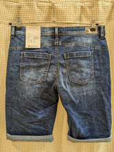 Lade das Bild in den Galerie-Viewer, Casual Fit Jeansbermuda Style Jane , Street One
